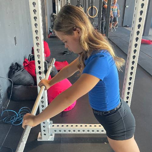 Girl doing pullups in Agroove